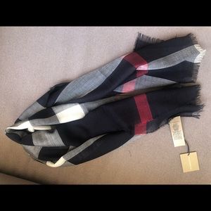 Burberry scarf brand new with tags